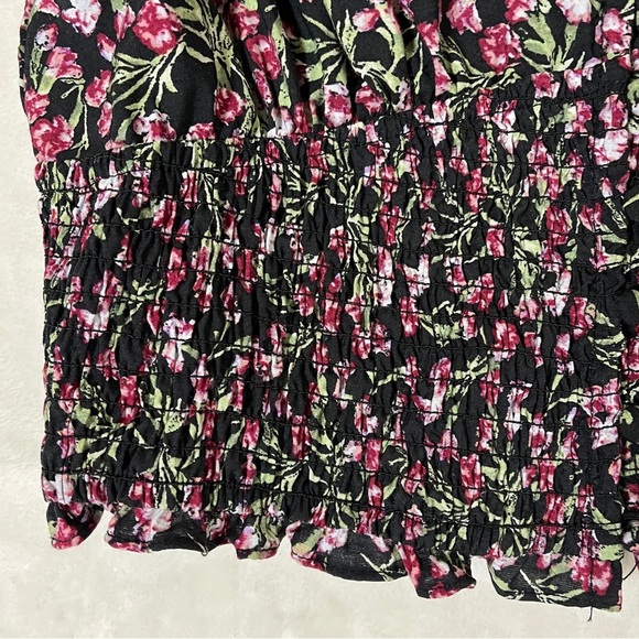 FOREVER 21 Womens Crop Top Plunging V-neckline Floral Smocked Size Medium - Picture 4 of 13
